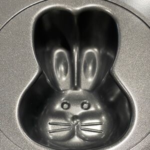 Wilton Mini Cake Pan #2105-0420 Gray Bunny and Egg Mold Pan